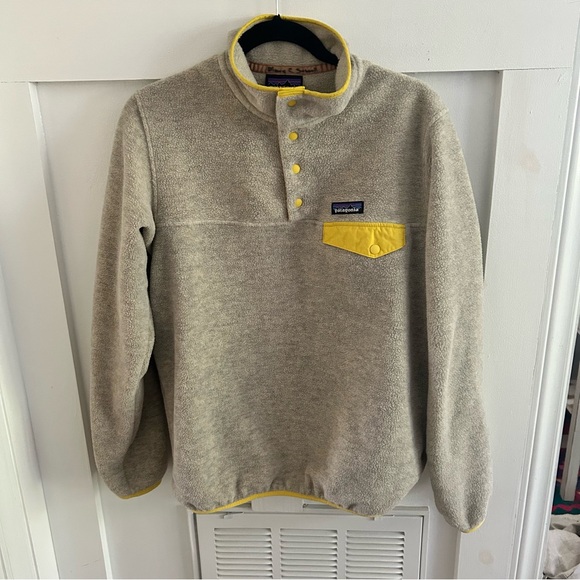 Patagonia Tops - Patagonia women’s  Beige Fleece Snap-T Pullover with Yellow Trim